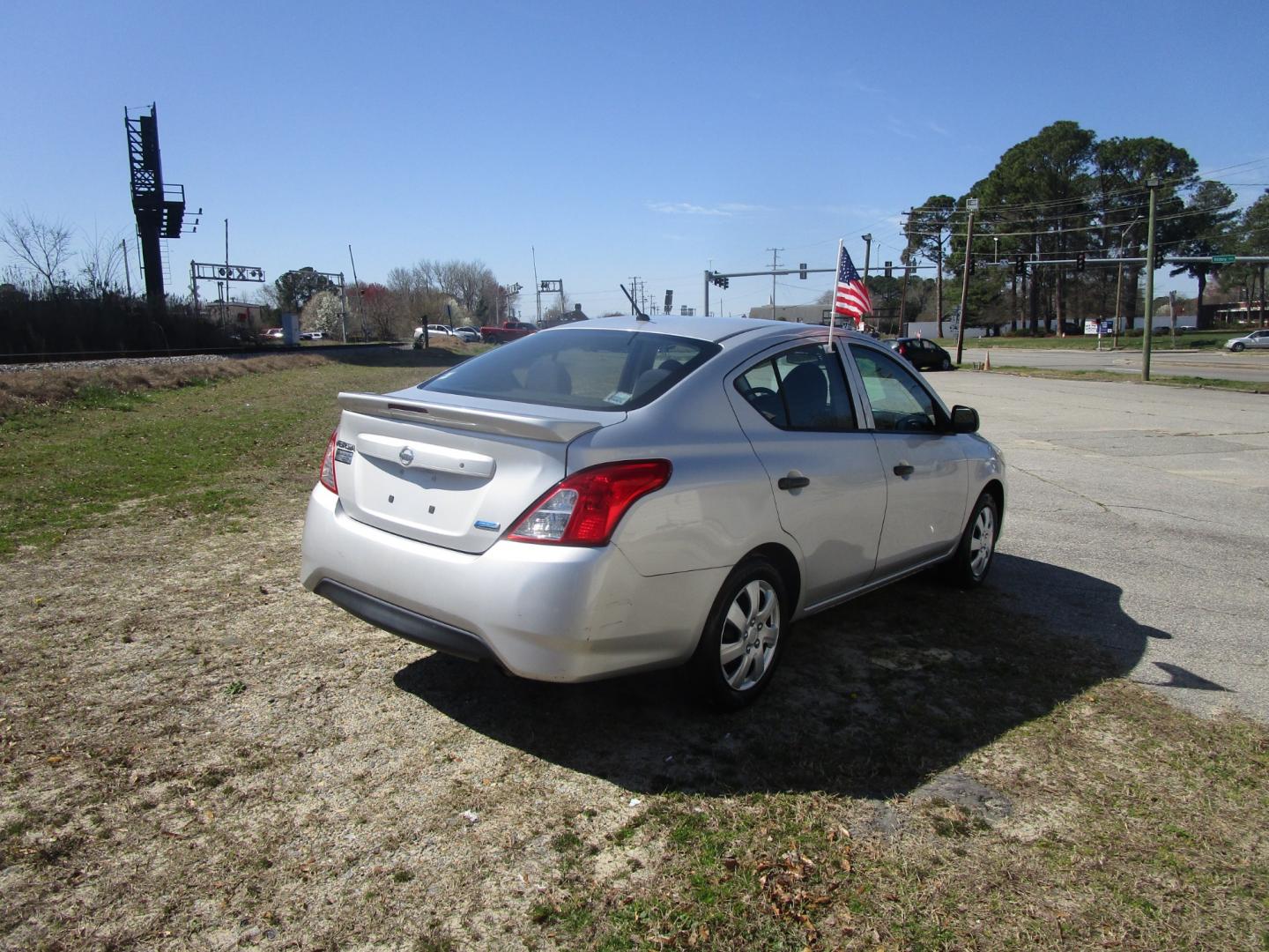 2015 Silver Nissan Versa 1.6 S 5M (3N1CN7AP9FL) with an 1.6L L4 DOHC 16V engine, 5-Speed Automatic transmission, located at 2553 Airline Blvd, Portsmouth, VA, 23701, (757) 488-8331, 36.813889, -76.357597 - Down Payment: $499 Weekly Payment: $90 APR: 23.9% Repayment Terms: 42 Months ***CALL ELIZABETH SMITH - DIRECTOR OF MARKETING @ 757-488-8331 TO SCHEDULE YOUR APPOINTMENT TODAY AND GET PRE-APPROVED RIGHT OVER THE PHONE*** - Photo#5